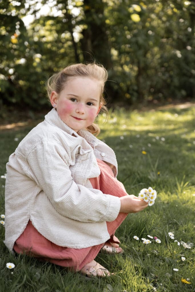 Wanneer is het juiste moment voor een fotoshoot met je kind? Ik deel tips over leeftijd, ritme en ontspannen kinderfotografie in Leuven.